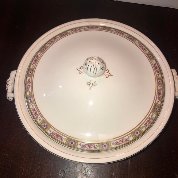 - Antique ServingDish with Lid.Johnson Brothers.BreastCancer Fundraiser - Picture 3 of 10